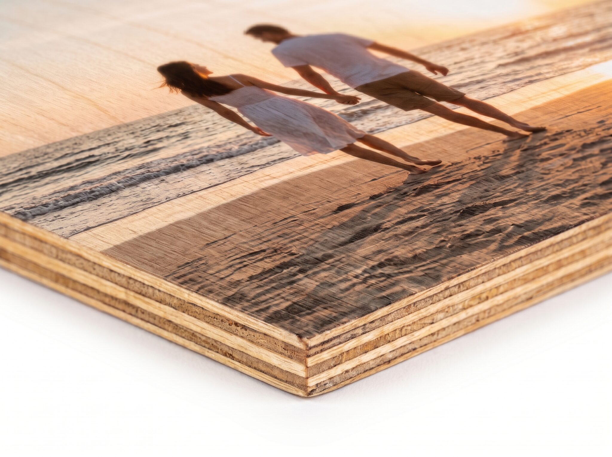 Detalle del canto de una impresión fotográfica sobre madera ecológica de Fotodalia, mostrando el grosor real de 16 mm y la veta natural